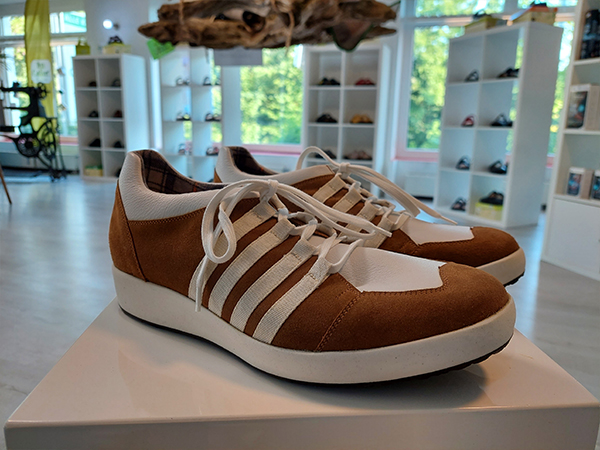 Orthopädische Schuhe braun weiß